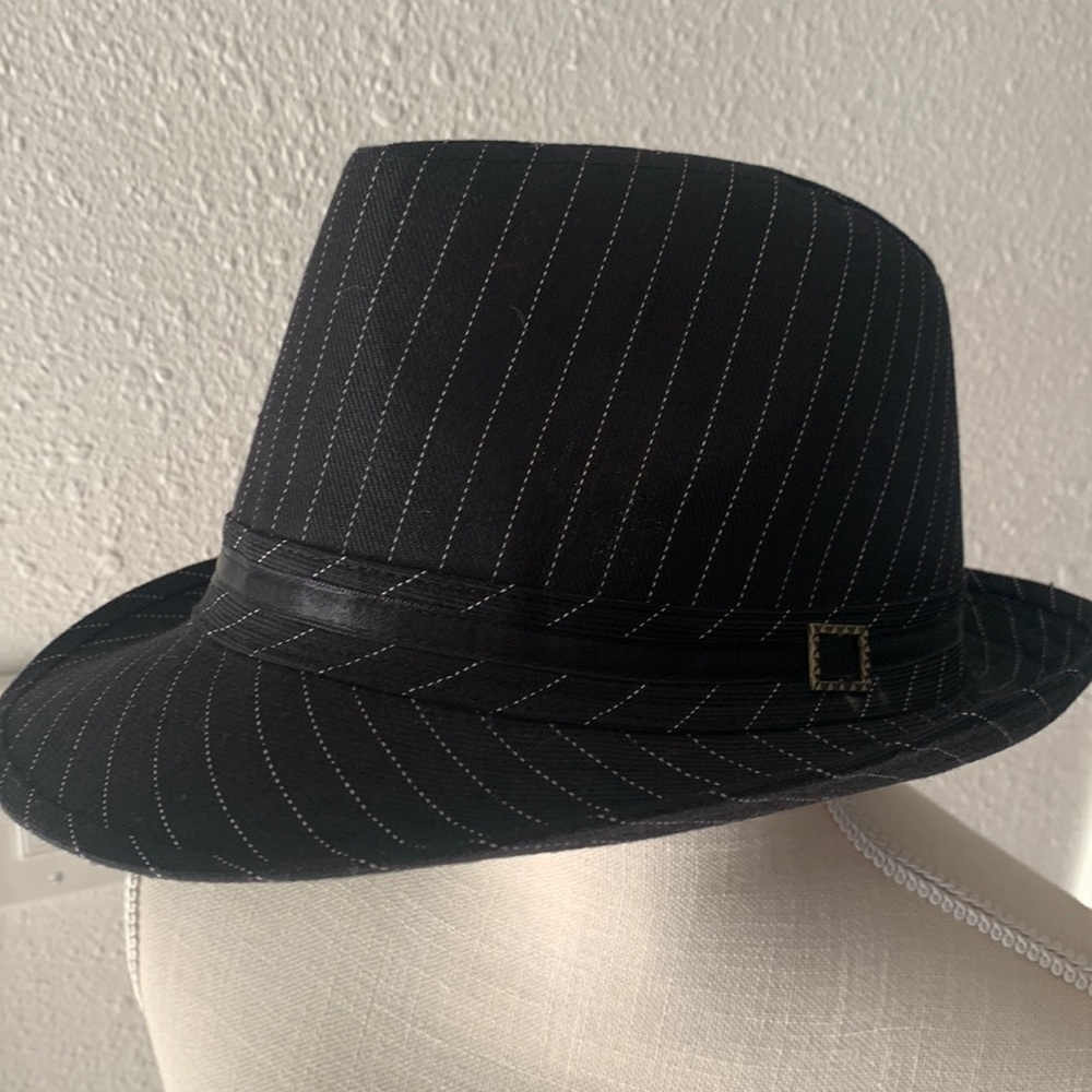 Black striped fendora short brim small satin ribbon with gold Pin